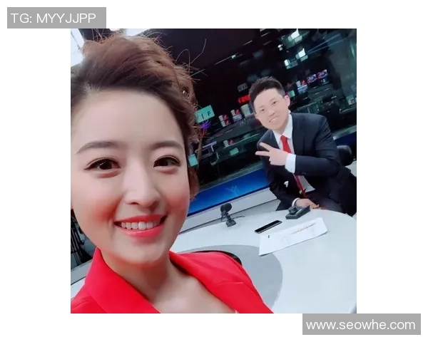 天下足球杨茗茗的胸带引发热议时尚与运动的完美结合之争